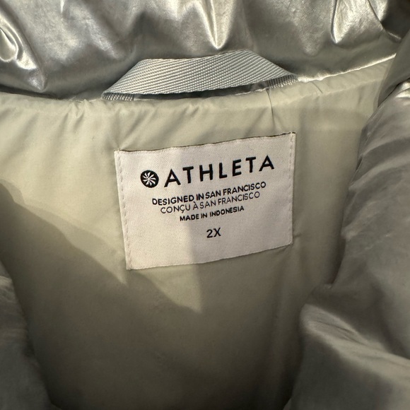 EUC Athleta puffer vest - Picture 3 of 6